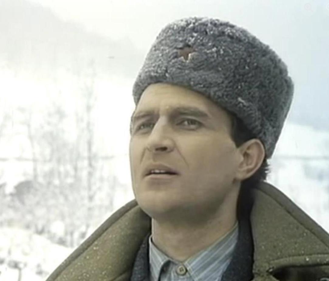 Lazar Ristovski kao Tito u filmu Igumanski marš