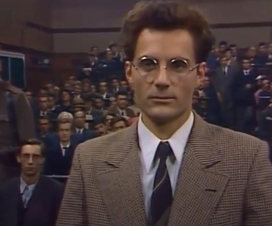 Rade Šerbedžija kao Josip Broz Tito u filmu Bombaški proces