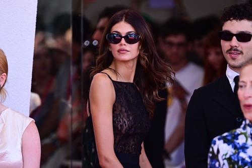 Kaja Gerber na filmskom festivalu u Veneciji pokazala gole grudi i novog dečka