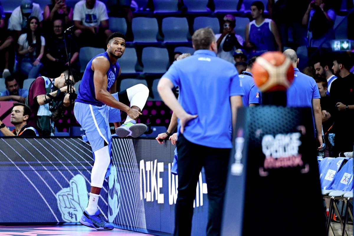 Janis Adetokumbo na zagrevanju