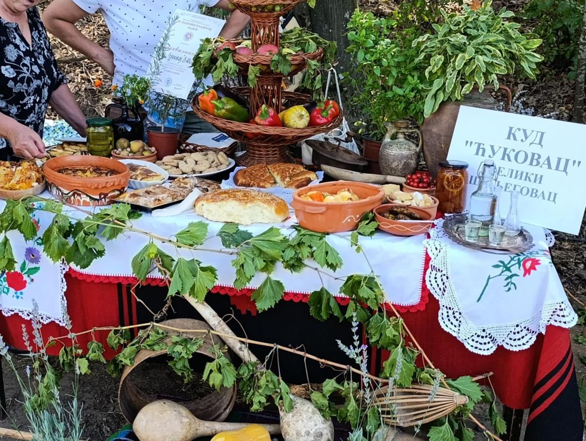 Narodna jela iz doline Ribarske Reke.jpg