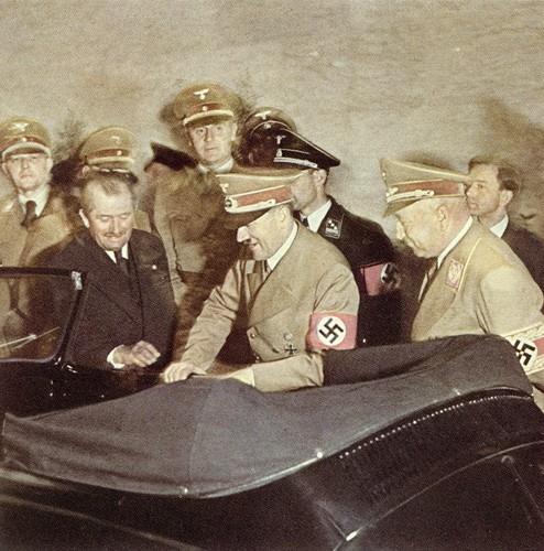 Ferdinand Porše u društvu Adolfa Hitlera na predstavljanju Volkswagen Bube