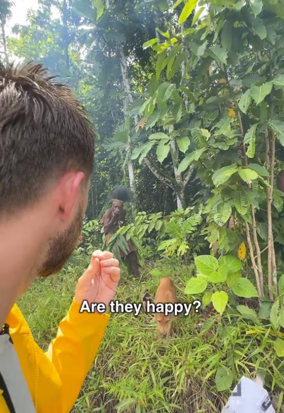 TikToker Dara Tah u kontaktu sa plemenom Bauzi u Indoneziji