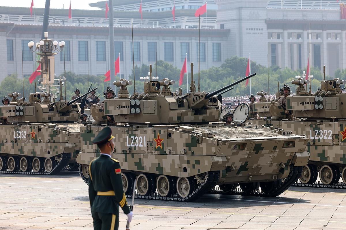 Vojna parada Kina oružje (1).jpg