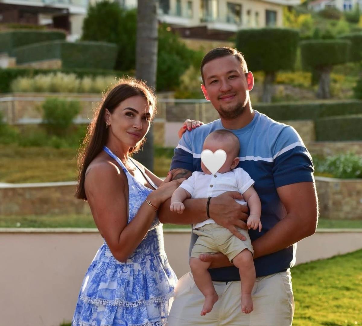 Uroš Živković sa suprugom i sinom
