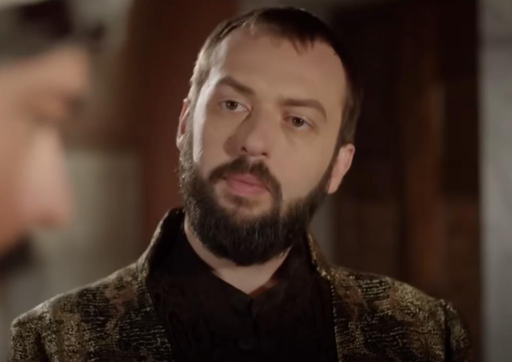 Okan Jalabik kao Ibrahim paša u seriji Sulejman Veličanstveni (6).png