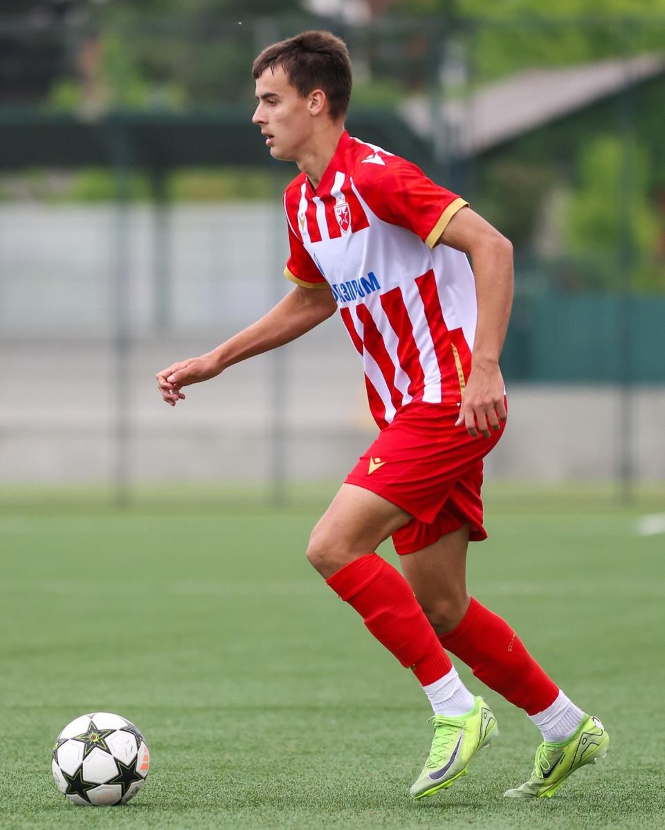 Ognjen Teofilović, mladi fudbaler Crvene zvezde