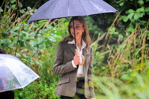 Kejt Midlton tokom posete muzejskim vrtovima