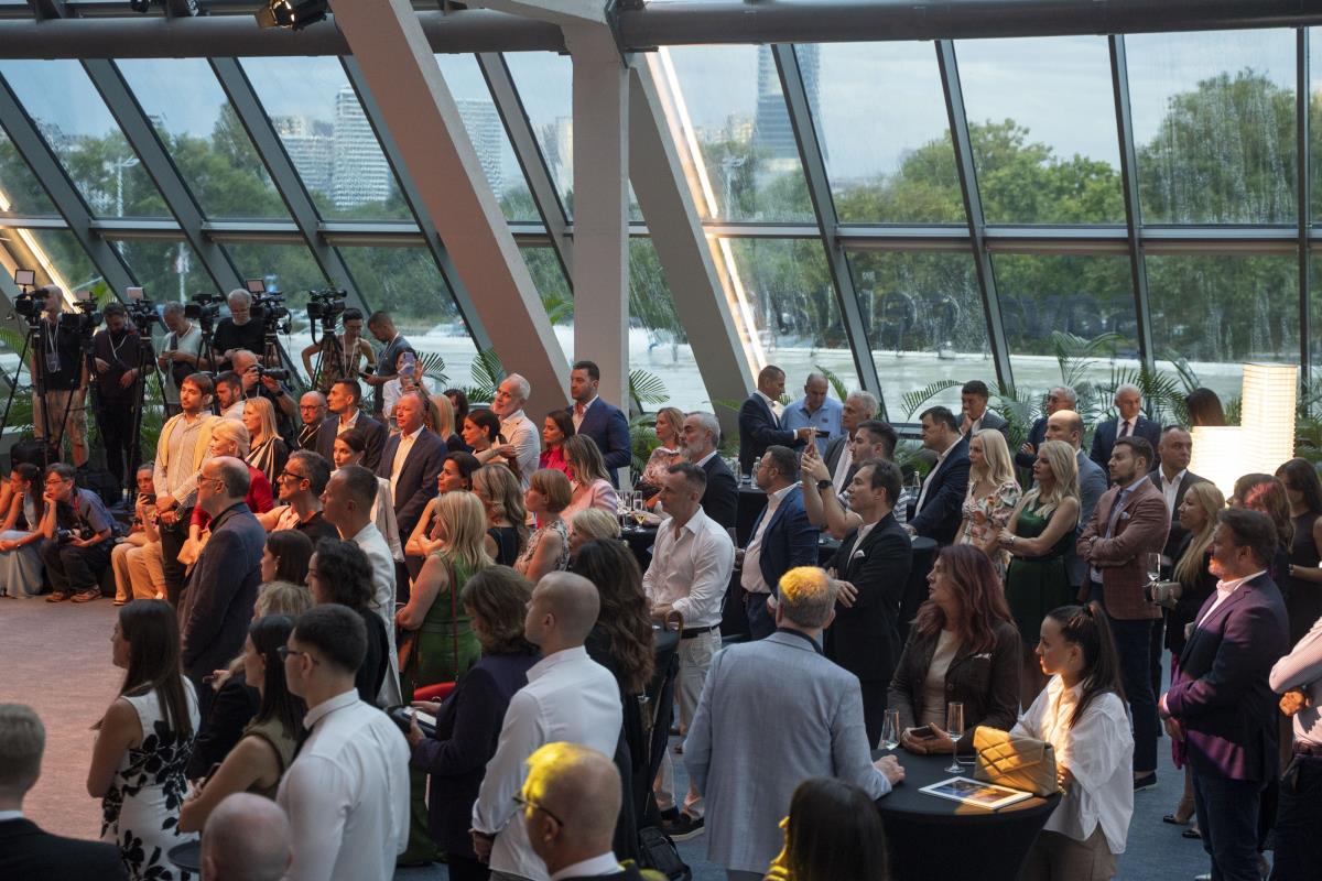 3 Koktel u foajeu Plave dvorane.jpg