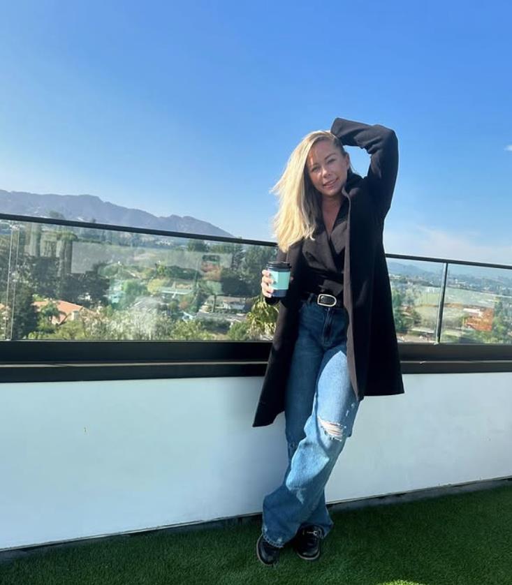 Kendra Vilkinson (5).png