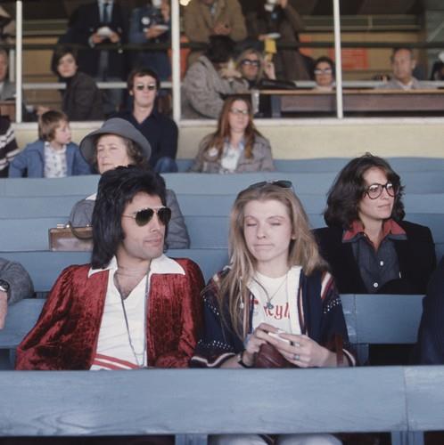 Meri Ostin, Fredi Merkjuri