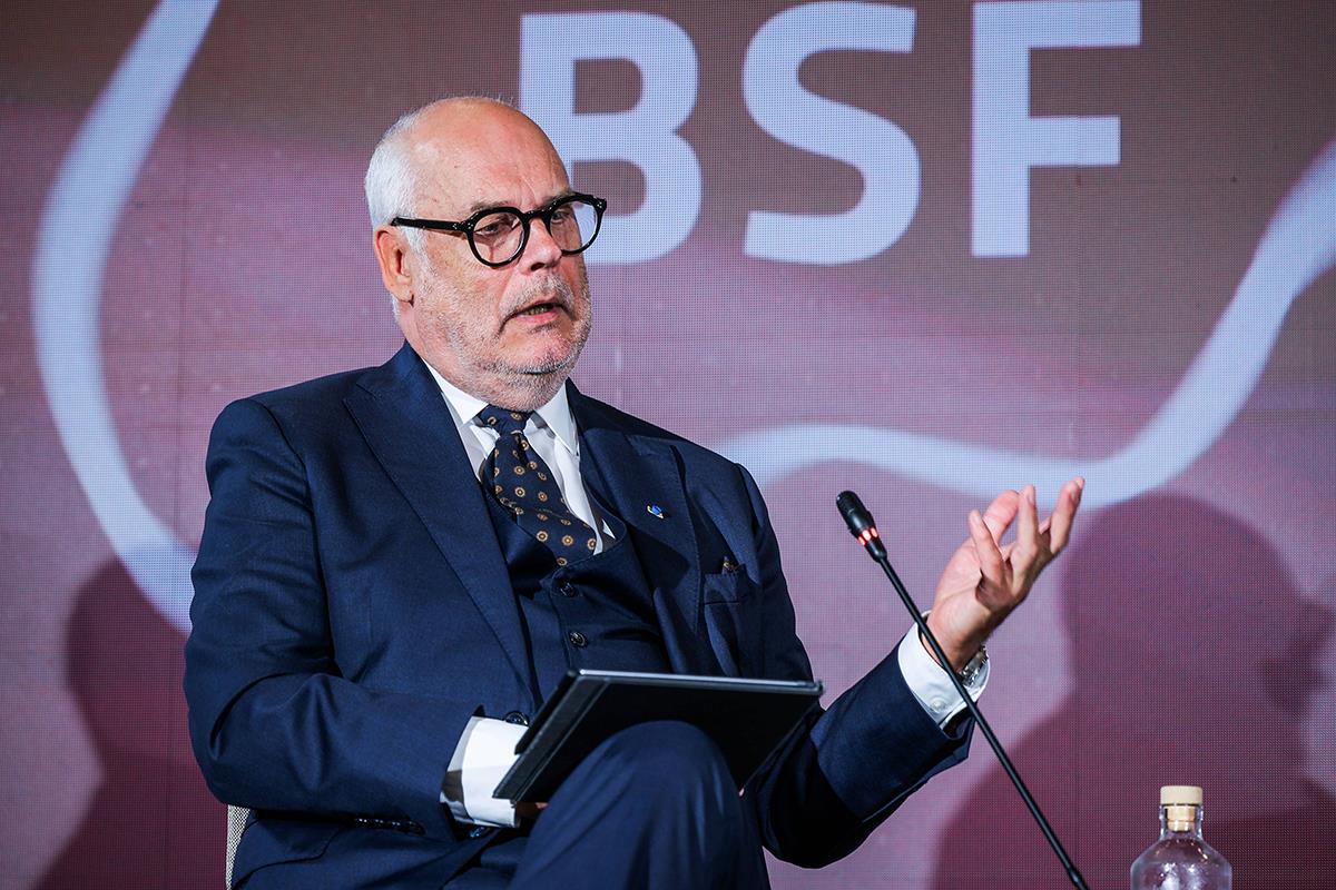 x01 Beta Daniel Novakovicsta.jpg