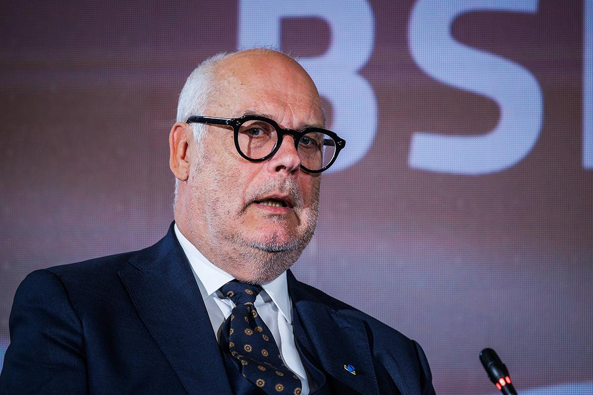 x Beta Daniel Novakovicsta.jpg