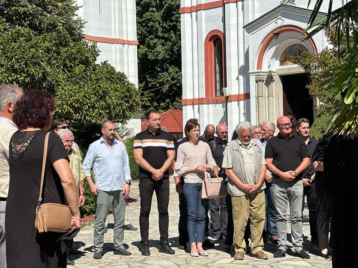 Berba grožđa u TS u porti Crkve.jpg