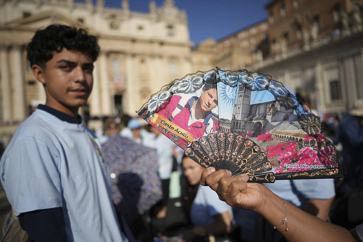 x07 AP Andrew Medichini.jpg