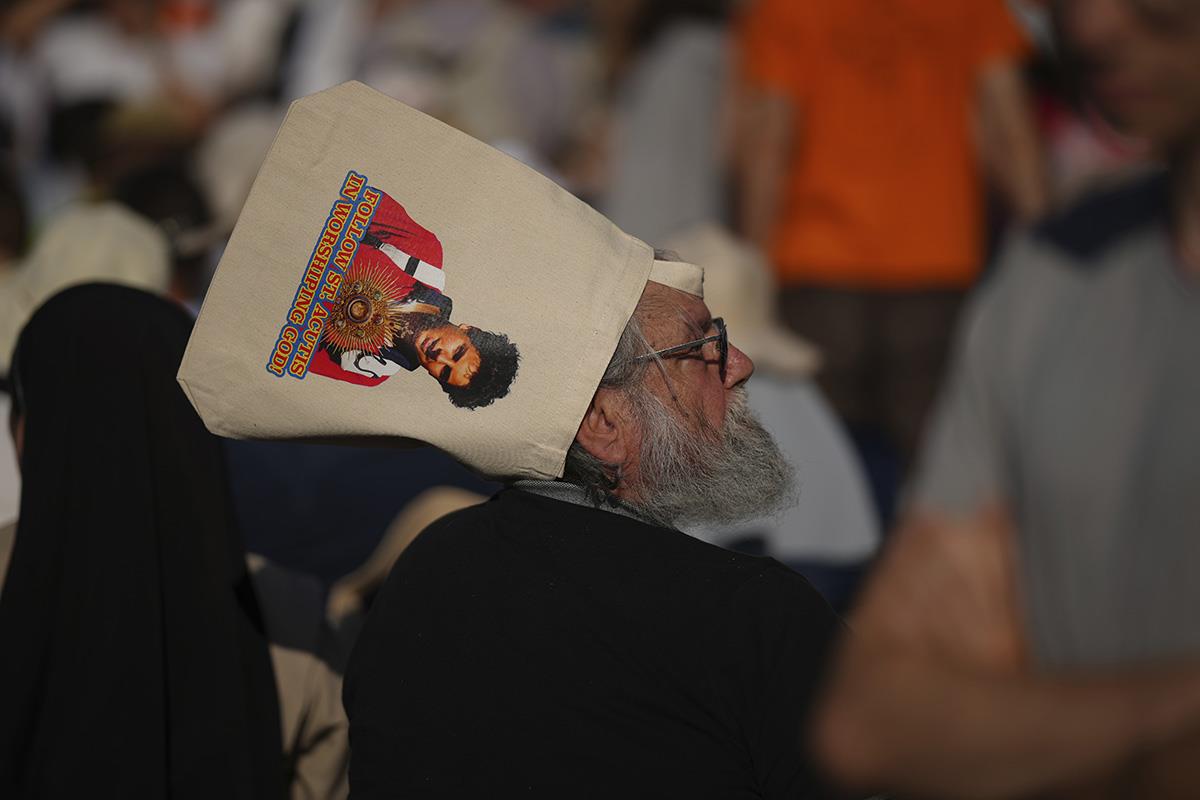 x06 AP Andrew Medichini.jpg