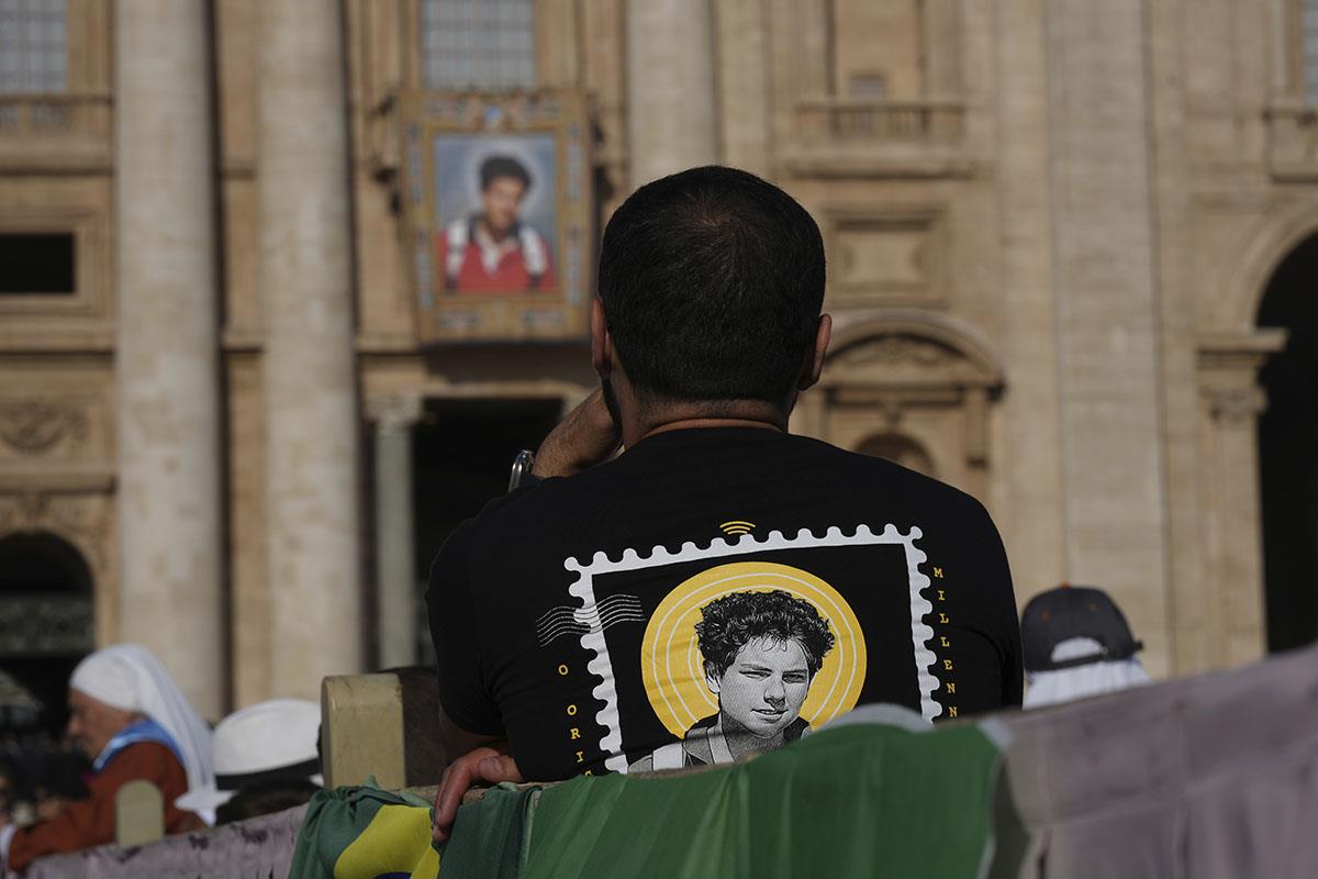 x05 AP Andrew Medichini.jpg