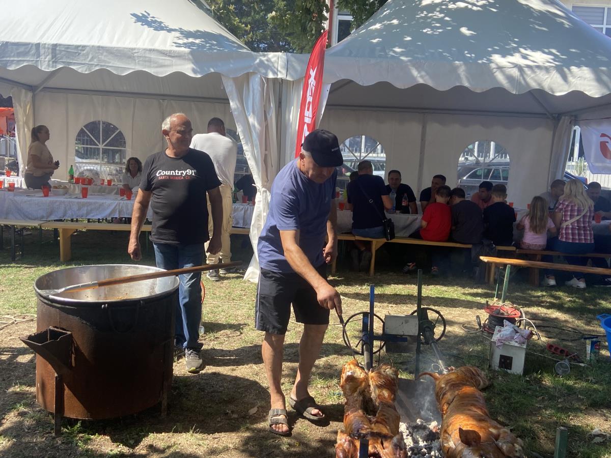 Najbolji sataraš i hajdučki ćevap od mangulice jeli se u Zablaću kod Čačka