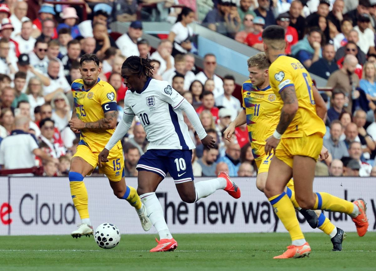 Ebereči Eze u dresu fudbalske reprezentacije Engleske