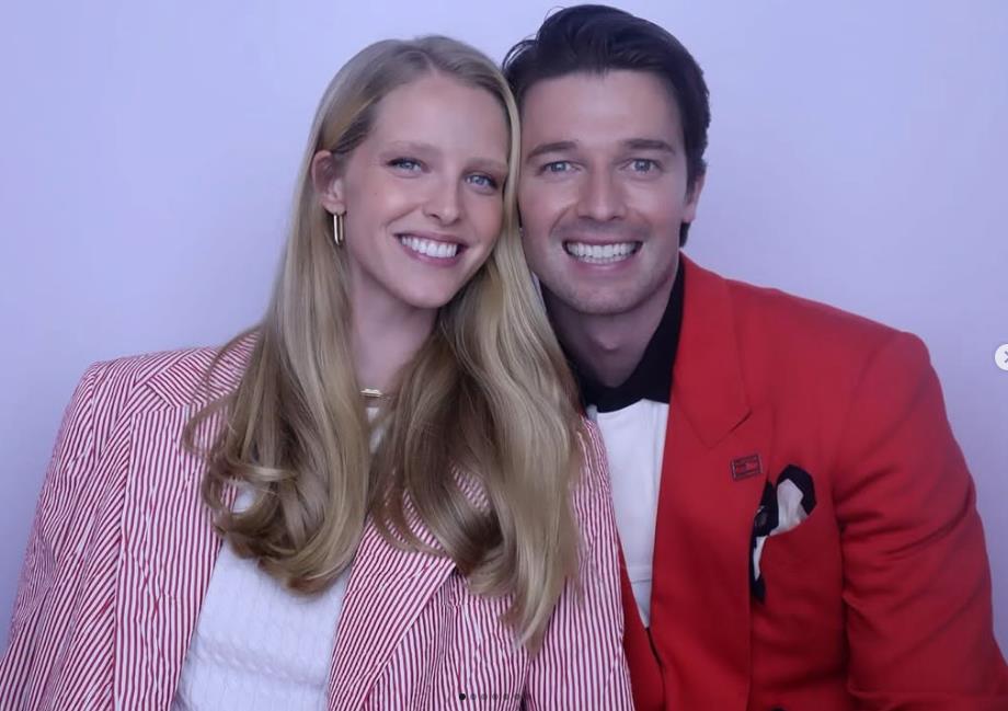 Patrik Švarceneger i Ebi Čempion nasmejani u matching autfitima