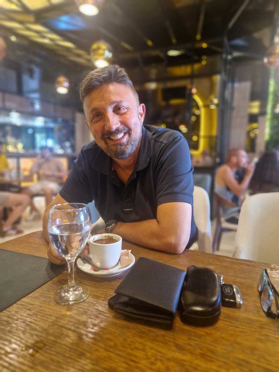 Goran Čomor uradio transplataciju kose u Turskoj!