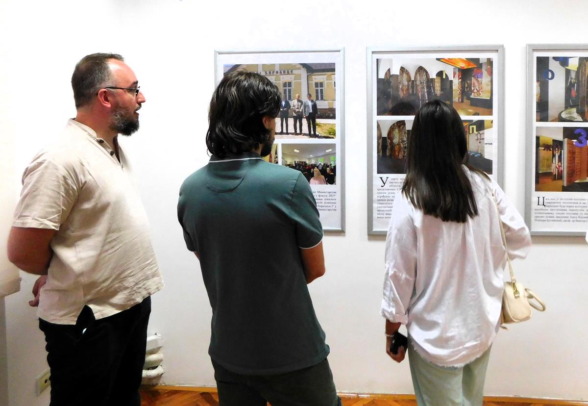 LOZNICA - Izložba na Vukovom saboru.JPG