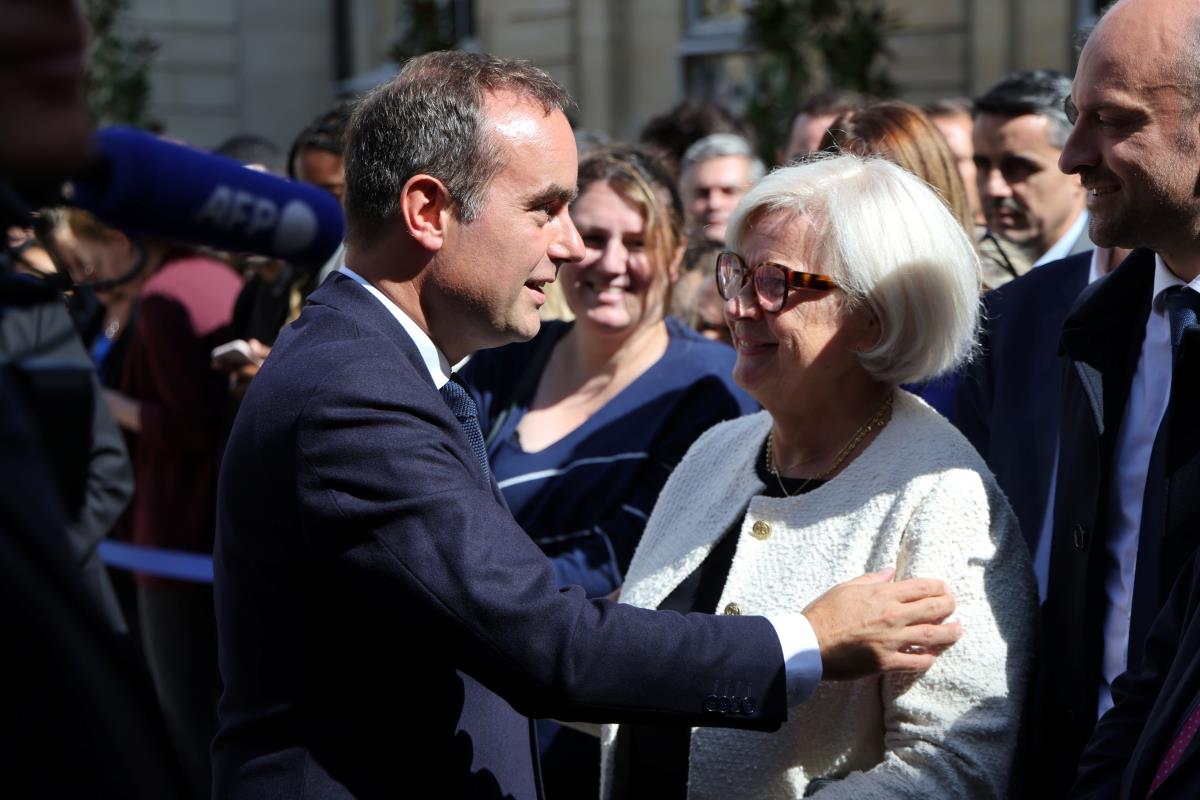 lecornu02 EPA Ludovic Marin  Pool.jpg