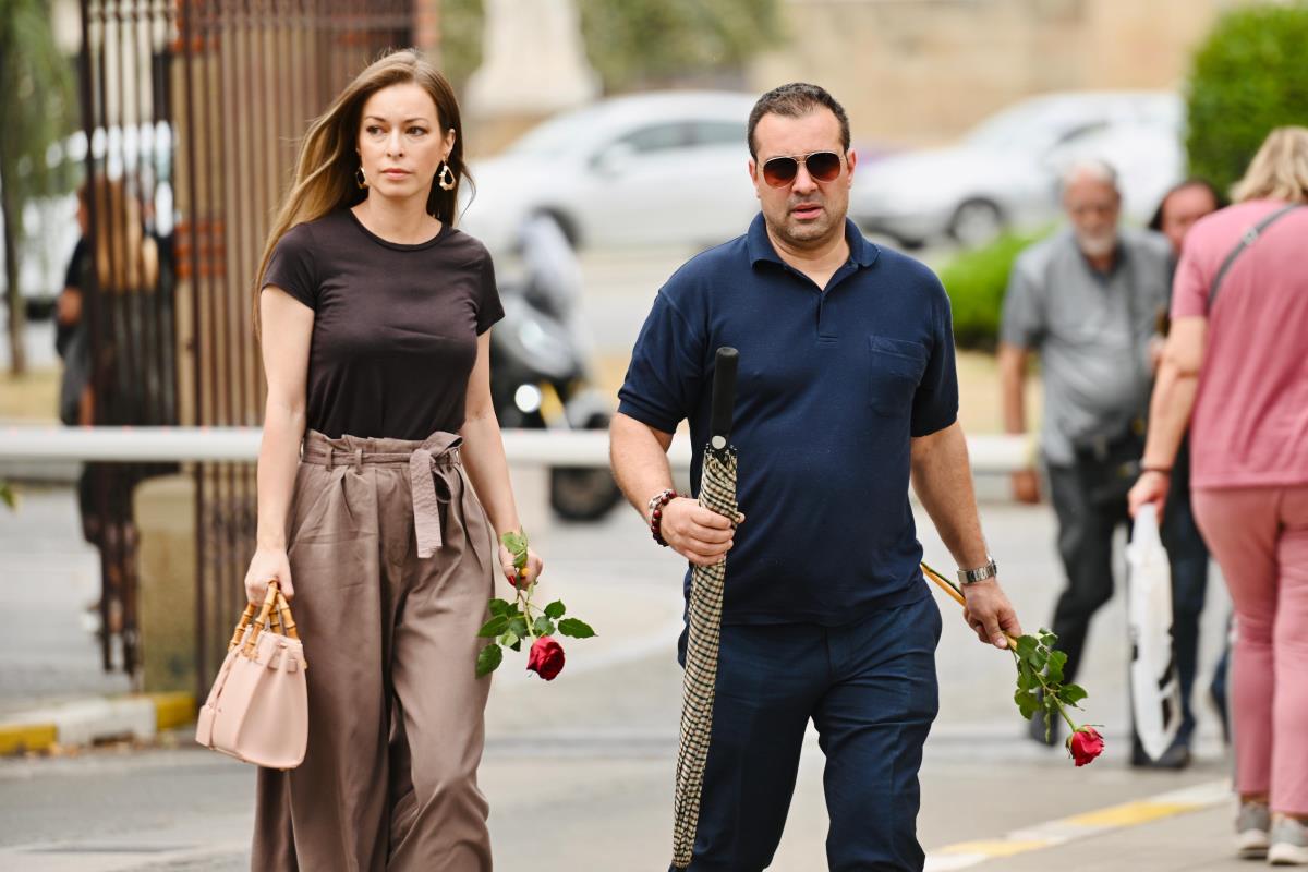 Danijela Buzurović i Stefan Buzurović na ispraćaju za kremaciju Mihaila Vukobratovića