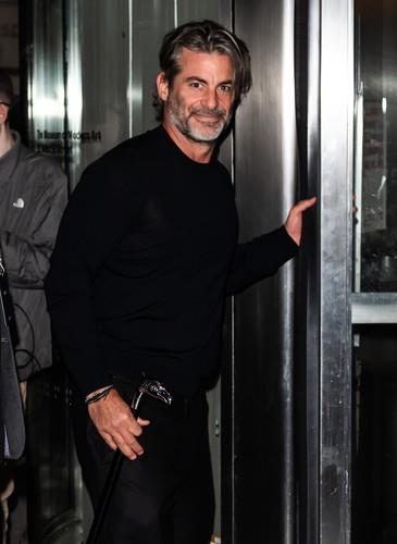 Džim Kertis na premijeri serije The Morning Show s Dženifer Aniston