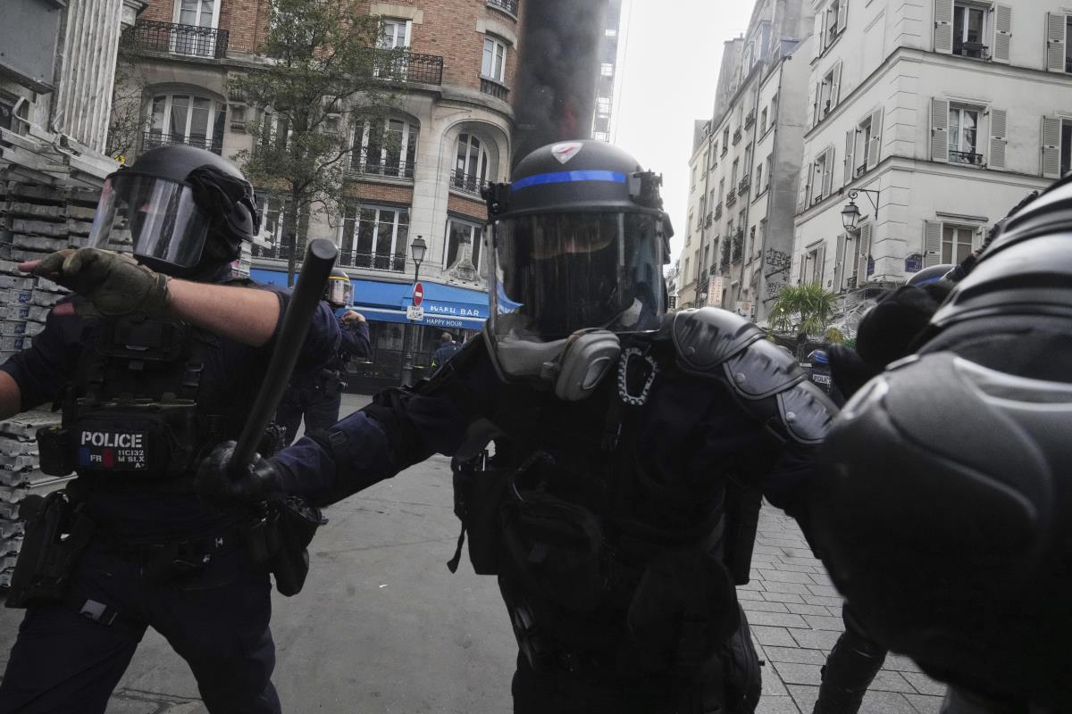 paris01 AP Thibault Camus.jpg