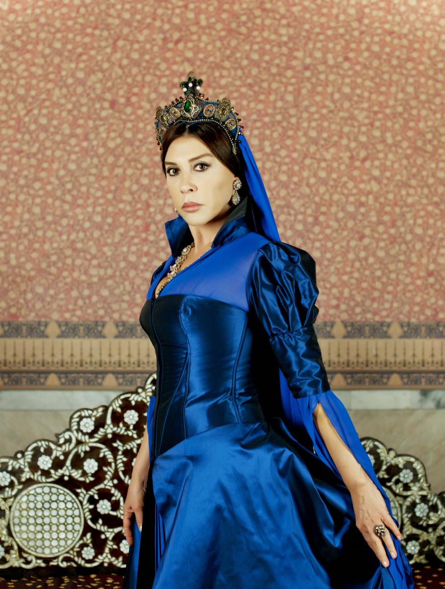 Nebahat Čehre kao majka sultanija u seriji Sulejman Veličanstveni