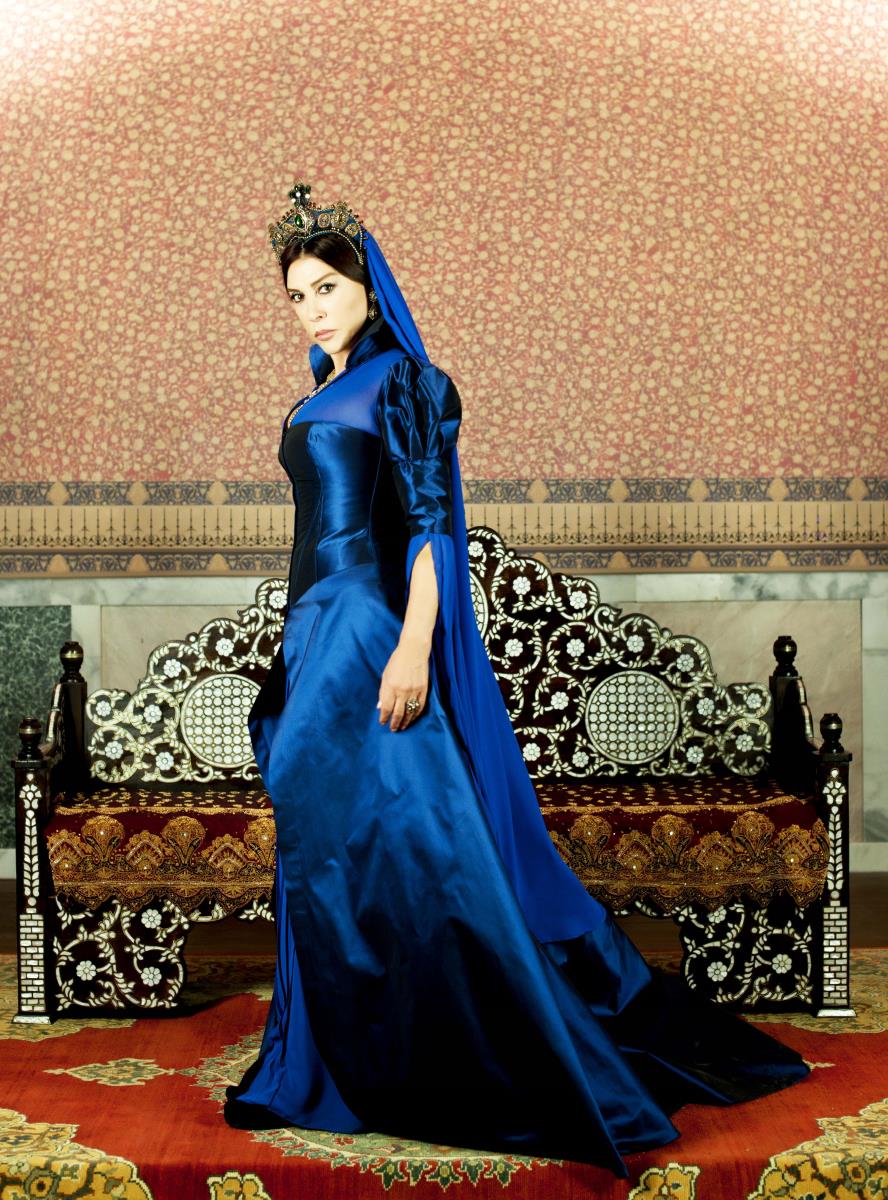 Nebahat Čehre kao majka sultanija u seriji Sulejman Veličanstveni