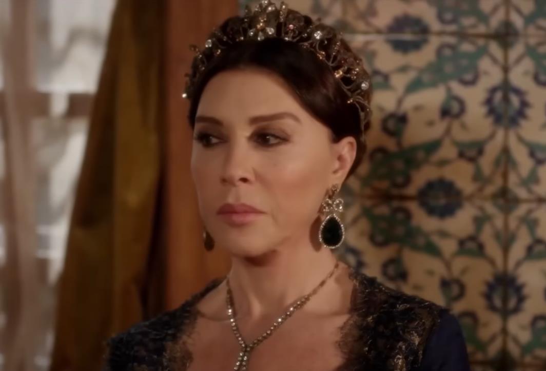 Nebahat Čehre kao majka sultanija u seriji Sulejman Veličanstveni