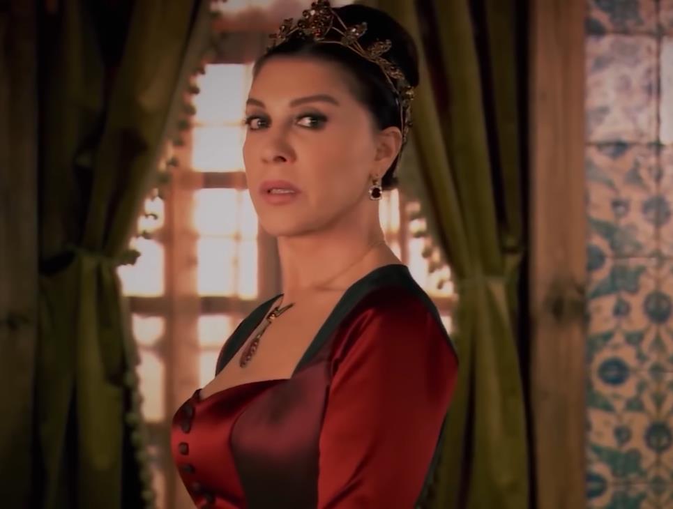 Nebahat Čehre kao majka sultanija u seriji Sulejman Veličanstveni