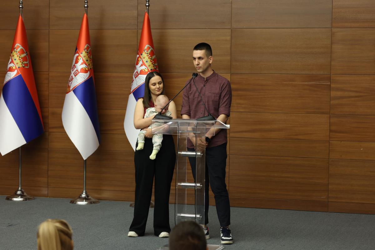 Luka Jovčić sa sinom Đorđem i suprugom Zoricom