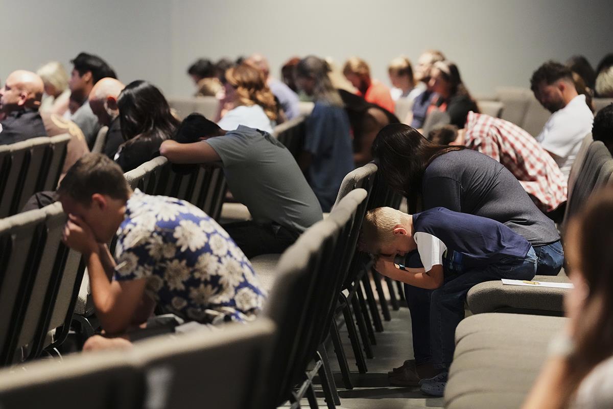 x06 AP Lindsey Wasson.jpg