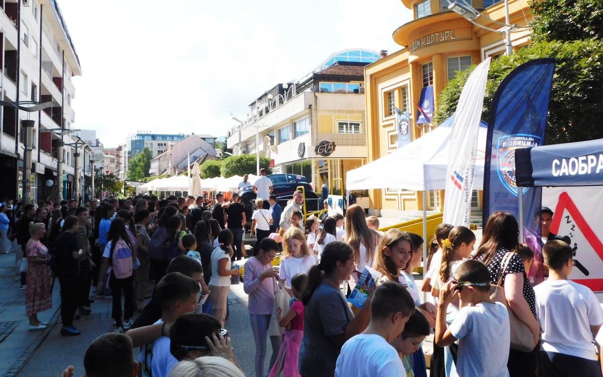 Karavan u Loznici (3).jpg