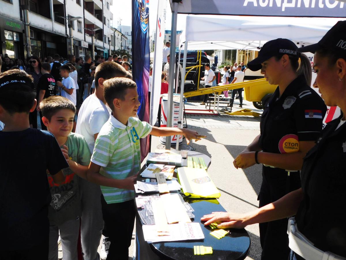 Karavan u Loznici (2).jpg