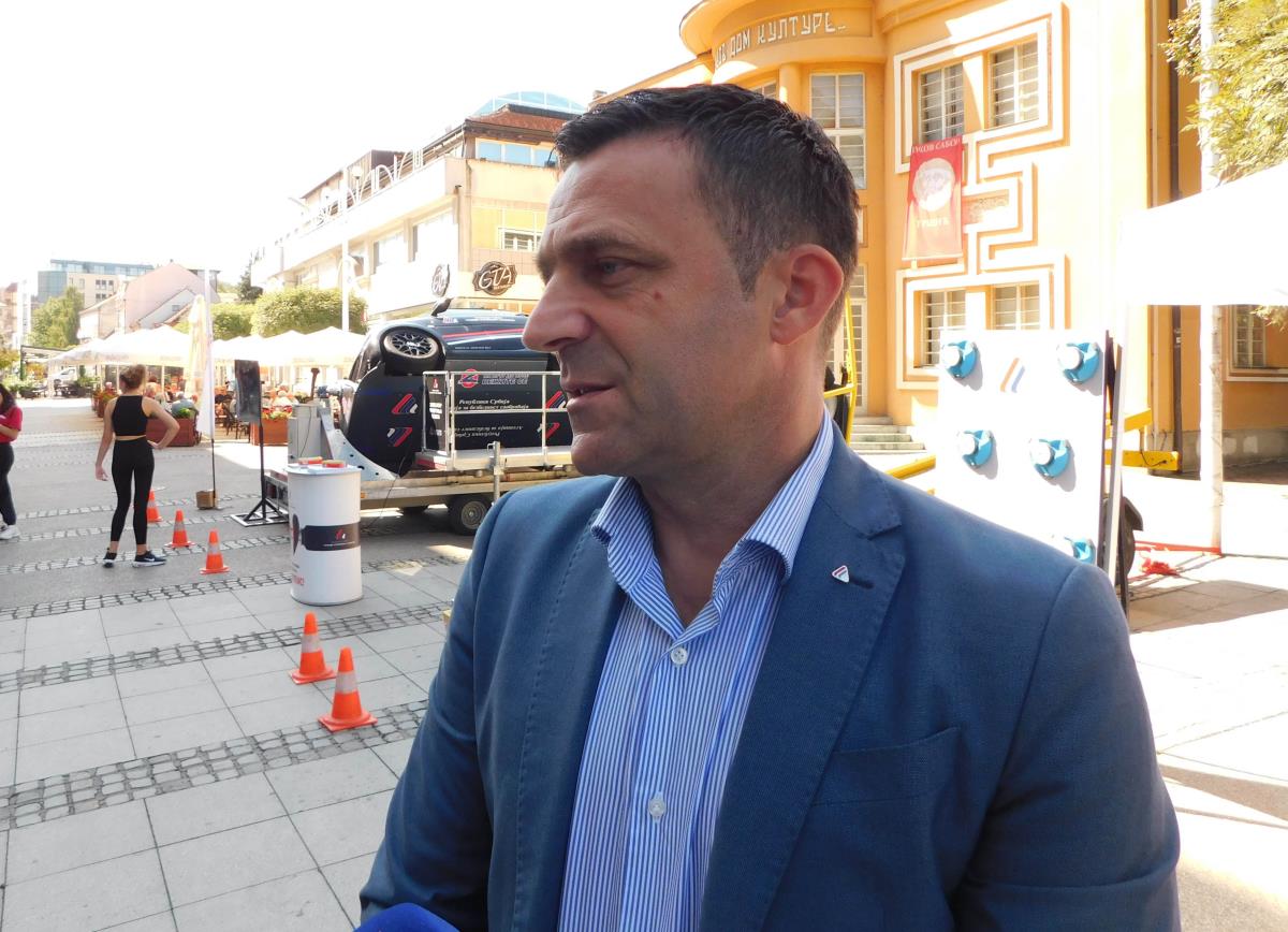 Karavan u Loznici (1).jpg