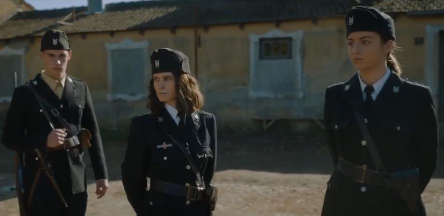 Martina Kitanović kao Maja Buždon i Ana Lečić kao Božica Obradović u filmu „Dara iz Jasenovca”