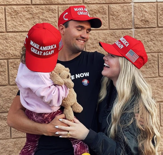 Čarli Kirk sa ženom i detetom