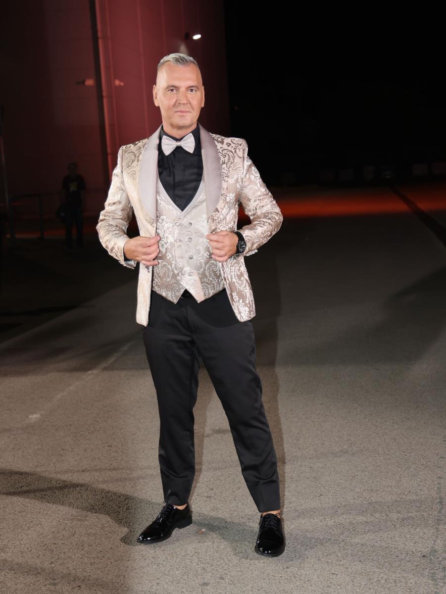 "RODITELJI SU IH VEZIVALI ZA RADIJATOR!" Šok intervju Milana Miloševića, žestoko udario na estradu, spomenuo veliku zvezdu...