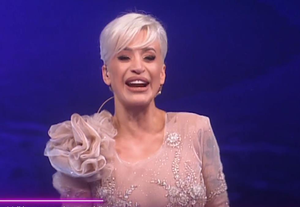 Dušica Jakovljević u zanosnoj haljini na otvaranju Elite 9