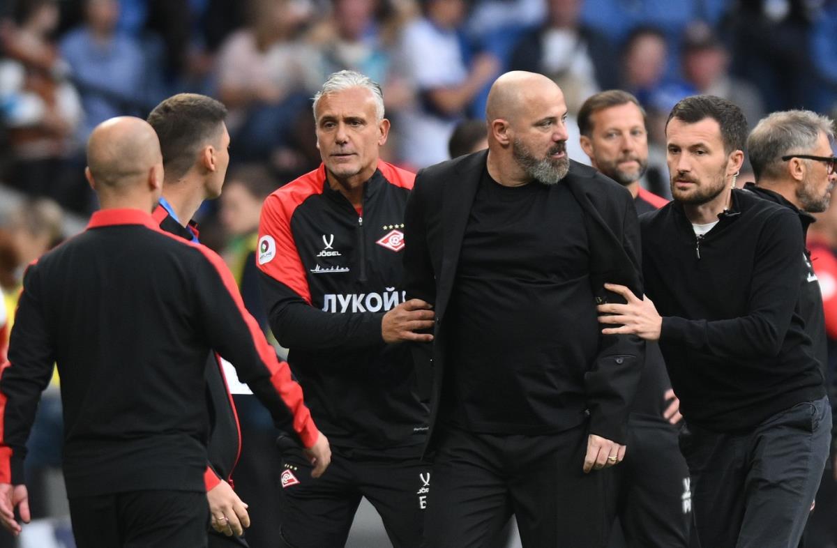 Dejan Stanković na utakmici protiv Dinama