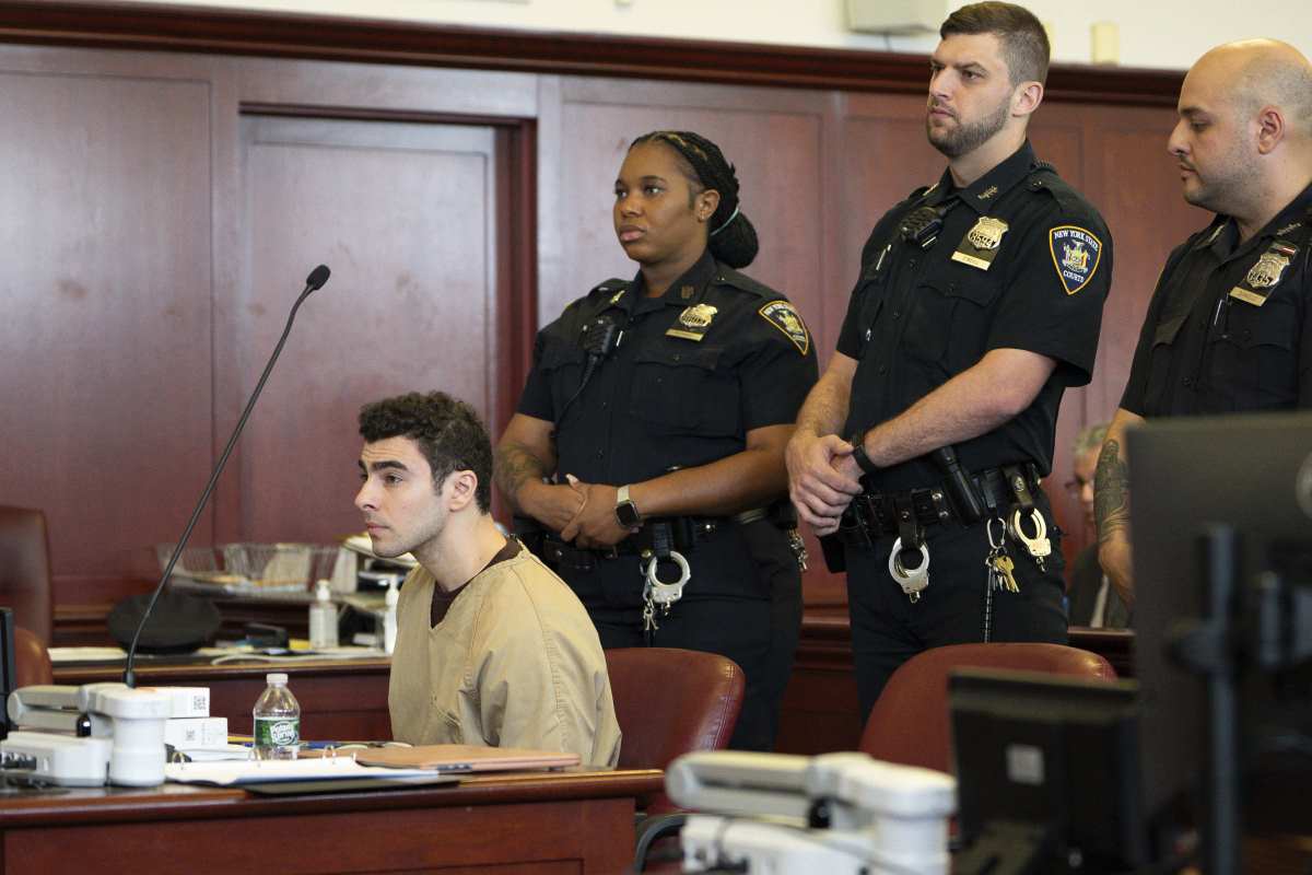 102 AP Steven Hirsch.jpg