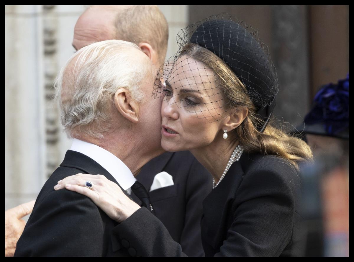 Kejt Midlton i kralj Čarls na sahrani vojvotkinje od Kenta