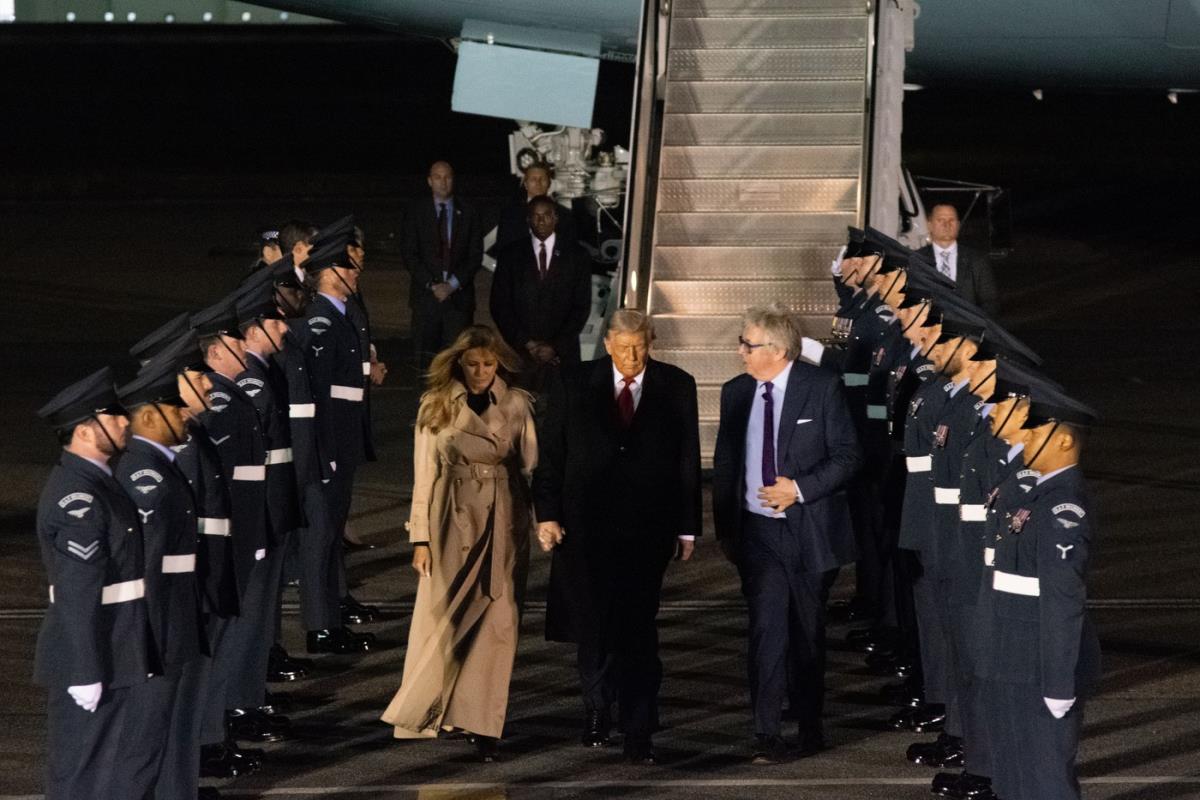 Donald i Melanija Tramp u poseti Velikoj Britaniji