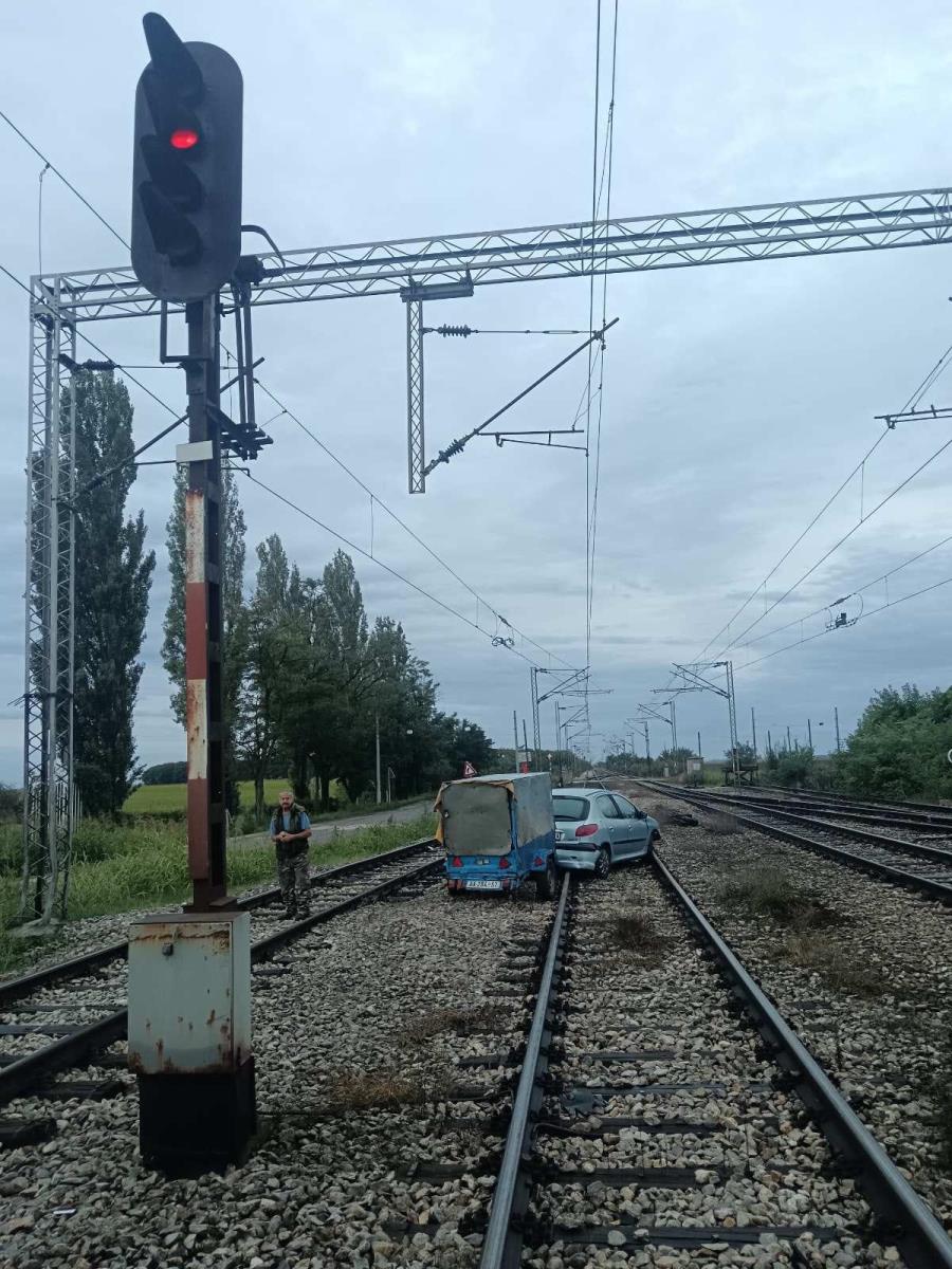 Golubinci auto na pruzi 2.jpg