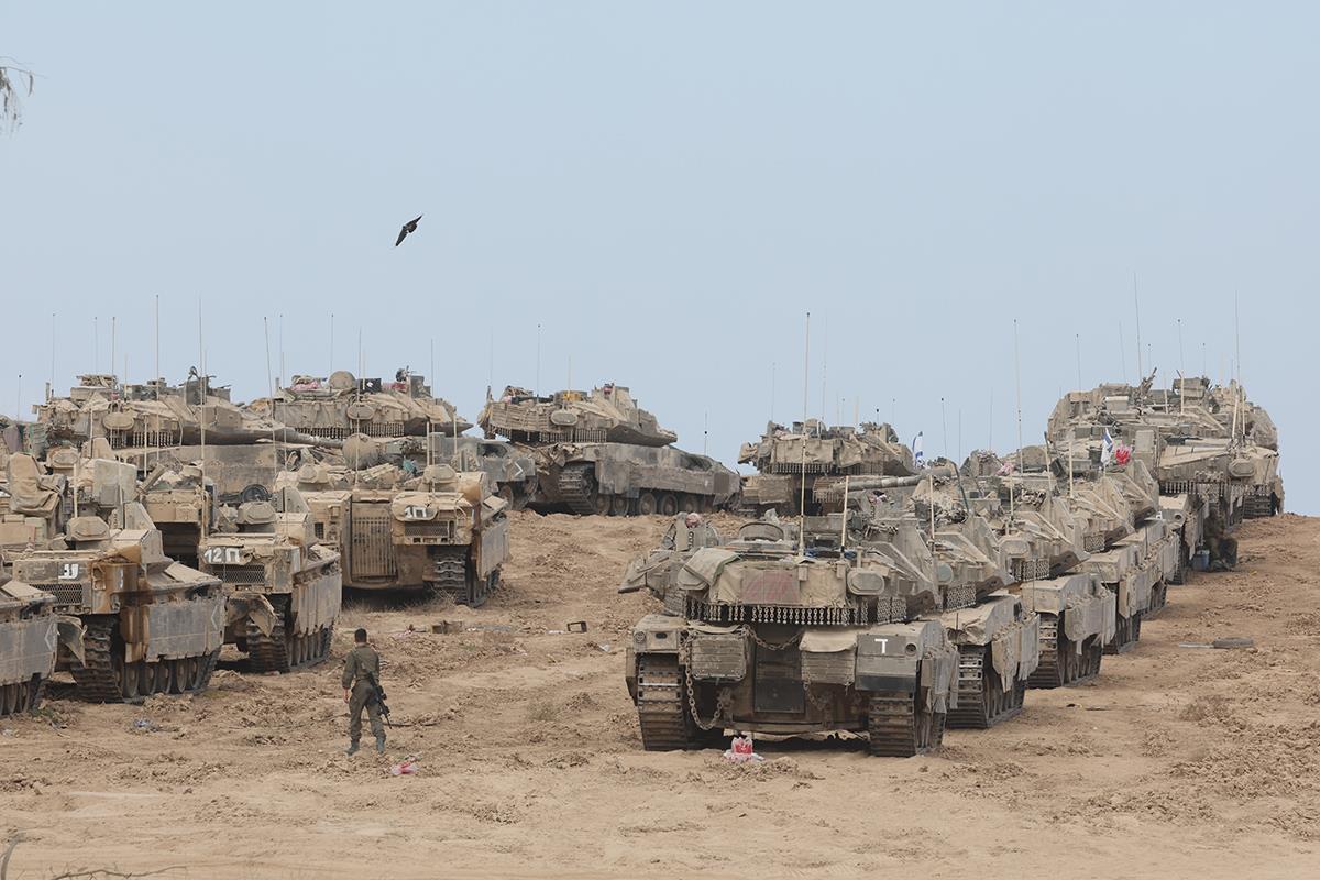 mina06 EPA Abir Sultan.jpg