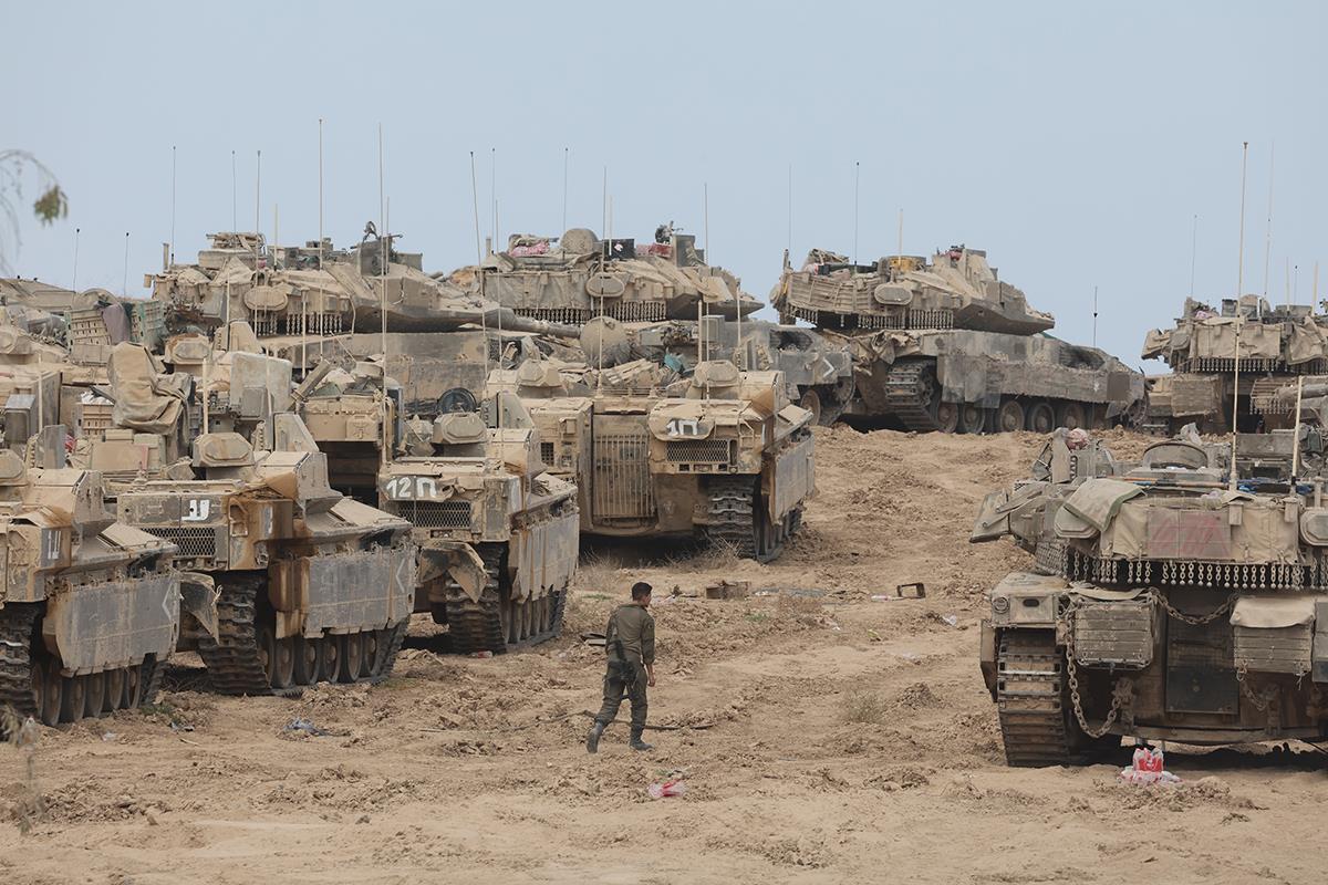 mina05 EPA Abir Sultan.jpg